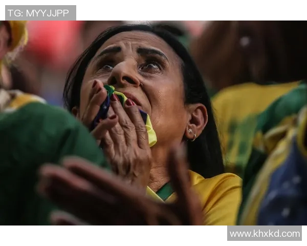 南美解放者杯圣保罗老将告别战球迷起立致敬